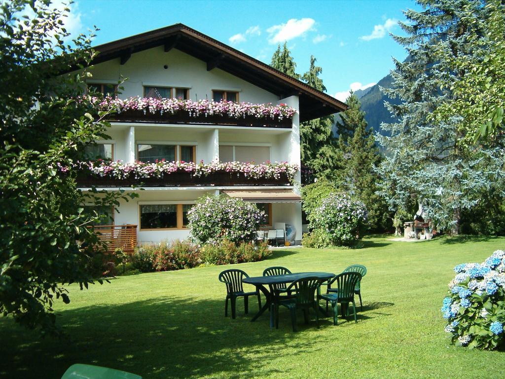 Gaestehaus Ahornblick Mayrhofen Dış mekan fotoğraf