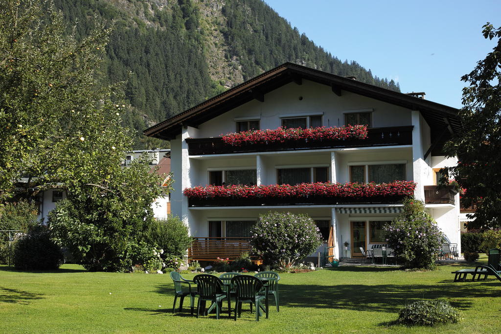 Gaestehaus Ahornblick Mayrhofen Dış mekan fotoğraf
